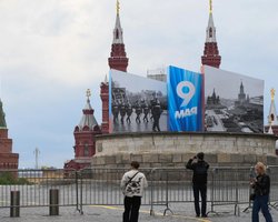Парад у Москві: перед 9 травня стягують ППО і натягують антидронові сітки (фото)