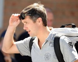 Принц Дании прошел в Украине таможню вместе с остальными болельщиками