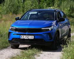 Тест-драйв кроссовера Opel Grandland: доступный флагман
