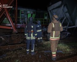 ЗС РФ пошкодили залізницю на Сумщині: через обстріли в області призупинили рух потягів