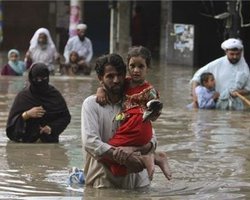Наводнение в Индии унесло жизни более 80 человек 
