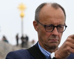 Переговоры в Стамбуле: Мерц рассказал о "неудобном положении" Путина и введении санкций