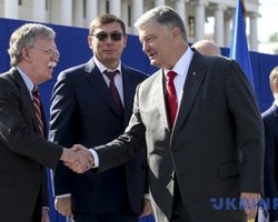 Порошенко – Болтону: Россию не остановить свадебными танцами