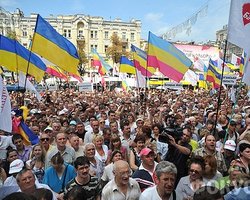 Обвинители Луценко не смогли пробиться в зал суда