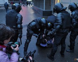 На протестах в поддержку Навального в России начались жесткие задержания (фото, видео)