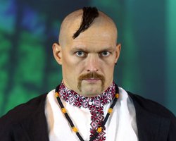 От "козака" до "Джокера": яркие образы Александра Усика перед боями (фото, видео)