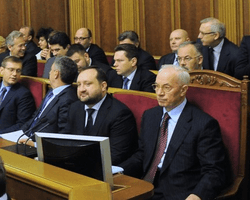 Рада уволила членов Кабмина Азарова