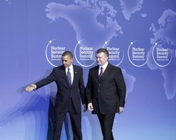 Янукович поговорил с Обамой о ядерной безопасности