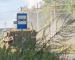 "Слышали только, что что-то звенит по машине: на Курщине БТР Stryker спас десантников ВСУ (видео)