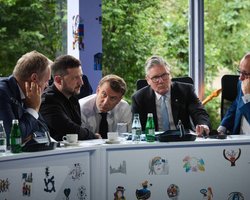 Макрон, Мерц, Стармер та інші: лідери ЄС закликали Трампа говорити з Путіним після припинення вогню