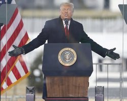 Трамп хотел принять участие в марше своих сторонников к Капитолию, но его отговорили,  – Reuters