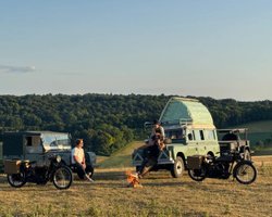 Звездный актер получил столетние гибриды Harley-Davidson и электрические Land Rover (фото)