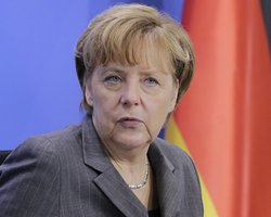 Меркель пообещала сделать все возможное для деэскалации агрессии России