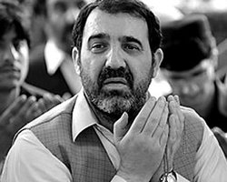 На похоронах брата президента Афганистана прогремели два взрыва