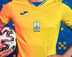 УЄФА зобов'язала Україну змінити нову форму на Євро-2020 і прибрати слоган "Героям слава", — ЗМІ