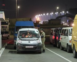 Выезд мужчин из Украины: Зеленский объяснил, почему частично открыли границу (видео)