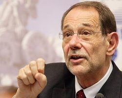 Солана советует Украине не играть с правилами