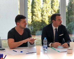 Членов своей команды Зеленский раскроет только после первого тура