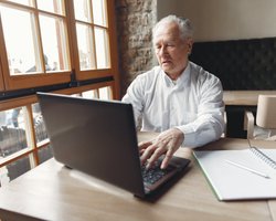 Будут умирать на рабочем месте: украинцы будут работать до 75 лет из-за нехватки пенсии, — эксперт