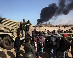 Повстанцы потребовали доступ к замороженным счетам Каддафи