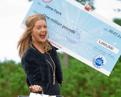 Люди виграли джекпот у лотерею: тепер вони босі, дехто — вже у могилі (фото)