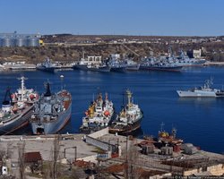 "Задрожали окна": в Крыму оккупанты сообщили о новой атаке дронов (видео)