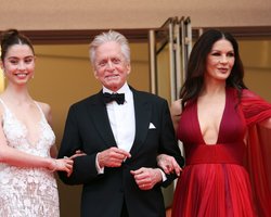 Кэтрин Зета-Джонс и Катрин Денев. Топ-5 самых ярких образов Каннского кинофестиваля 2023