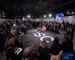 Зеленский предложил секторальное разведение сил и средств на Донбассе