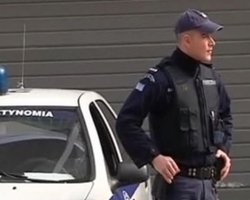 В Афинах двое мужчин открыли стрельбу по полицейским