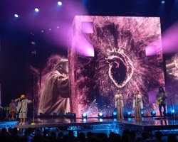 Аншлаговое шоу Монатика "ART оборона". Как артисту удалось попасть в нерв сегодняшнему зрителю