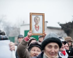 СМИ: Больницу с Тимошенко усиленно охраняют, под окнами палаты собрались ее сторонники