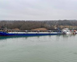 Ушел под воду: в сети появились новые фото пораженного в Ростове танкера "Валерий Горчаков"