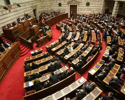 Парламент Греции принял программу экономии