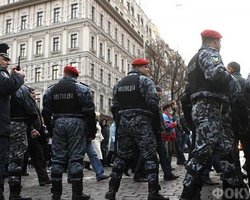 Командир Беркута ударил лидера общественного движения