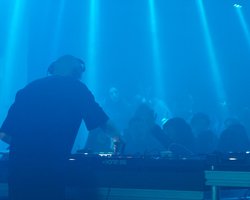 "Мы будем танцевать на могиле Путина": как рейв-культура стала формой сопротивления в Украине