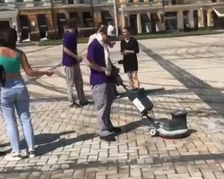 Організатори дрифту на Софійській площі безуспішно намагаються відмити бруківку, — нардеп (відео)