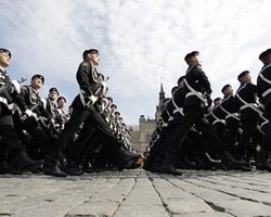 Янукович направит на парад в Москву 75 солдат без оружия