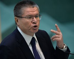 В РФ третий раз за полгода ухудшили экономический прогноз-2015