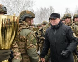 Ни в одной области при военном положении не ограничены права украинцев, - Турчинов