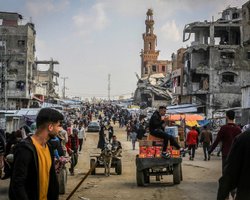 Поедут в Сомали: Трамп хочет "добровольно" расселить Газу и устроить там курорт