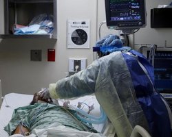 Статистика коронавируса на 14 февраля: 16 993 новых случаев COVID-19 и 2 270 госпитализаций (видео)