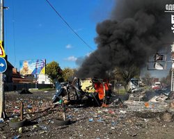 ЗС РФ вдарили по Чорноморську "шахедами": влучили в авто та місцевий ринок, є жертви (фото)