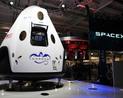SpaceX испытала двигатели для мягкой посадки пилотируемого корабля Crew Dragon