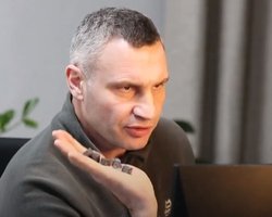 Кличко показал металлические гранулы в бомбах, которые армия РФ сбрасывает на Киев (фото, видео)