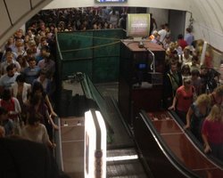 На одном из пересадочных узлов киевского метро образовалась давка из-за ремонта эскалатора