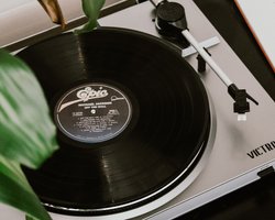 Смотреть нечего и негде: в РФ массово скупают плееры Blu-ray, компакт-диски и винил