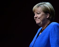 Знает Путина и Зеленского: Меркель рассматривают в качестве переговорщика от ЕС с РФ, — Spiegel