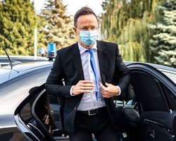 Сийярто: Киев "недружественными шагами" отказался от поддержки Венгрией своих евроатлантических усилий