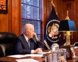 "Існує два варіанти". Що Байден сказав Путіну по телефону і чого вимагає Кремль