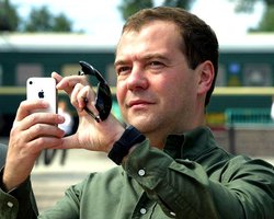 Премьер-министр России назвал новые американские санкции объявлением войны